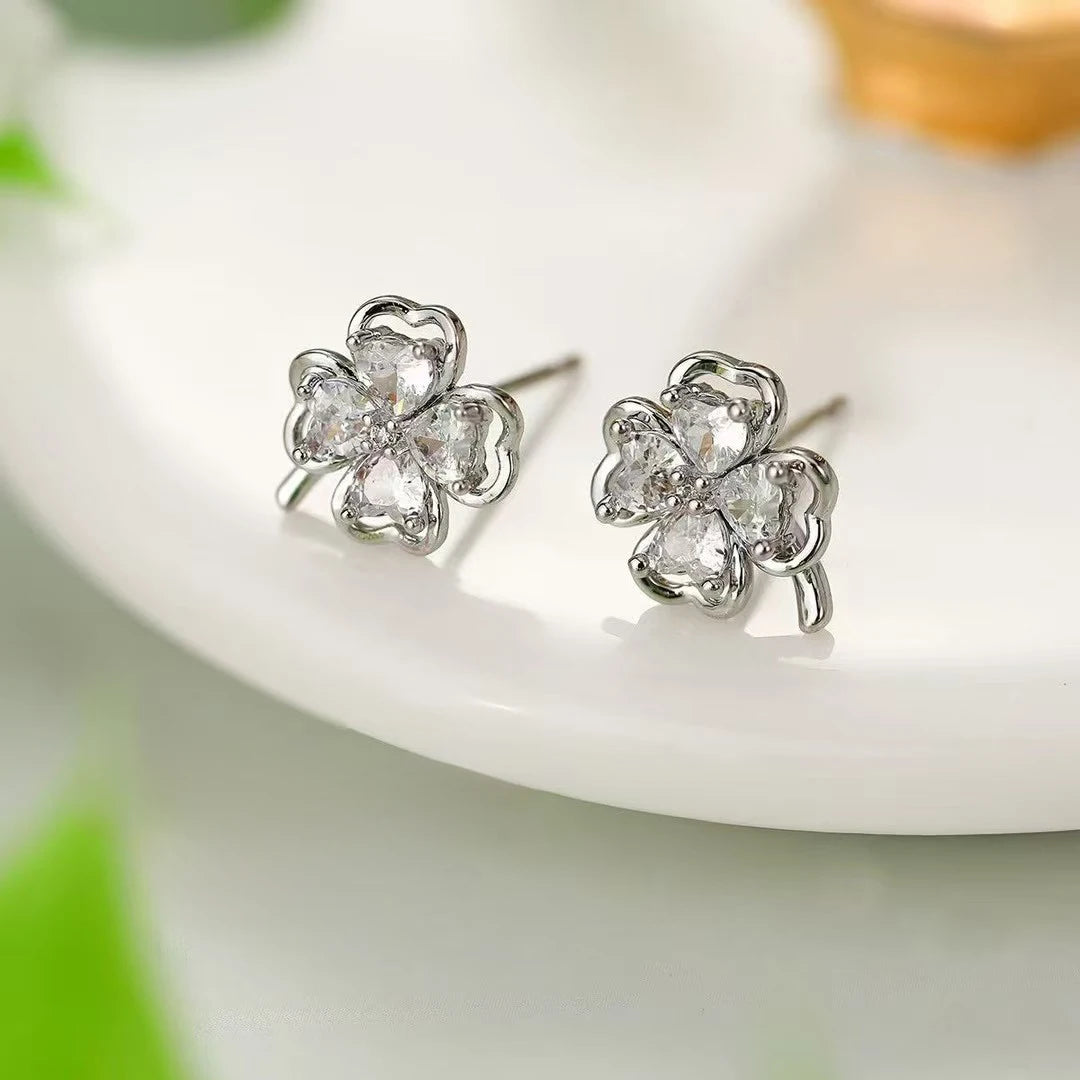 Women New Design Flower Shape Butterfly Heart Decorative Mini Stud Earring Fashion Elegant Simple Bulk Daily Jewelry Accessory