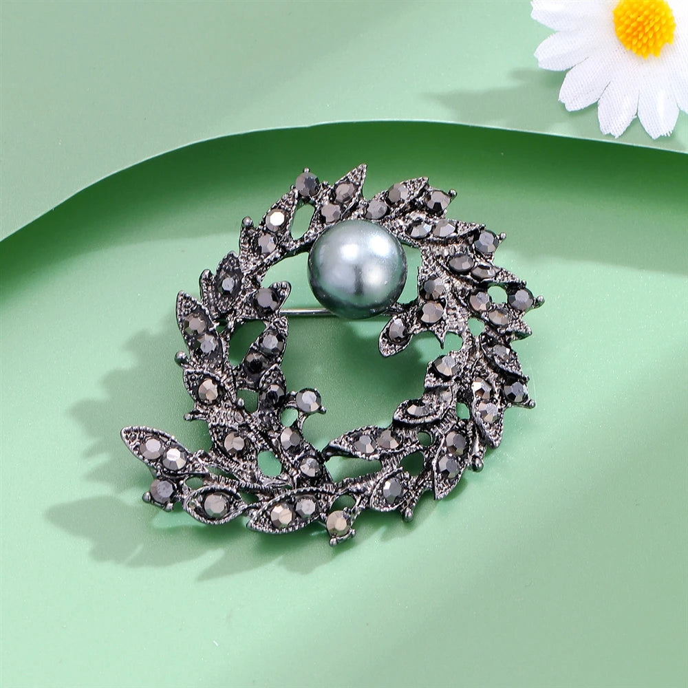 Fashion Vintage Imitation Pearl Retro Glitter Brooches for Girls Elegant Glamorous Pins Jewelry for Women Ladies Accessories