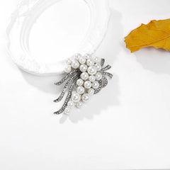 Fashion Glitter Imiattion Pearl Sparkle Brooches for Girls Sweet Elegant Sparkle Pins Jewelry for Women Ladies Accessories