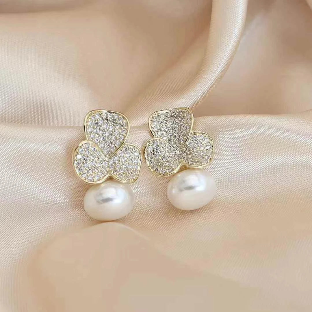 Sweet Butterfly Imitation Pearl Luxury Latest Drop Earrings for Girls Elegant Glitter Jewelry for Women Ladies Accessories Chic
