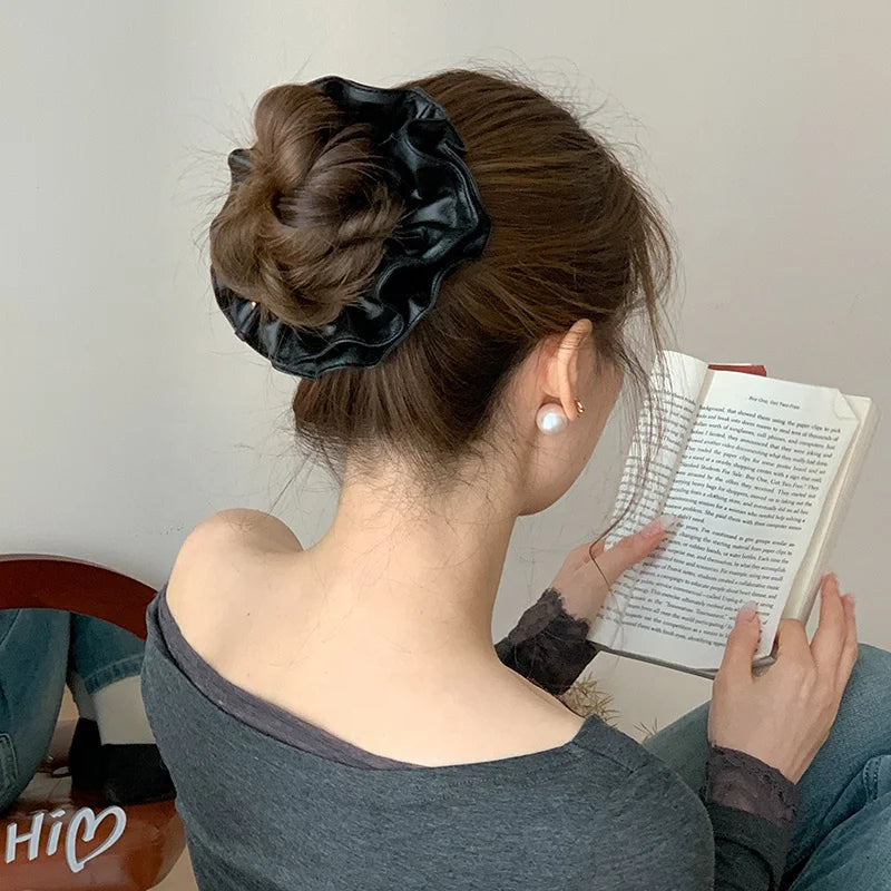 Fashion Simple Classic Solid Color PU Scrunchies for Girls Luxury Elegant Hair Ties for Women Ladies Hair Accessories in Stock