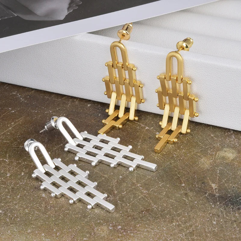 Retro Long Geometric Chain Earrings Light Luxury High-end Statement Design European American Style Trendy Ear Accessories Bulk