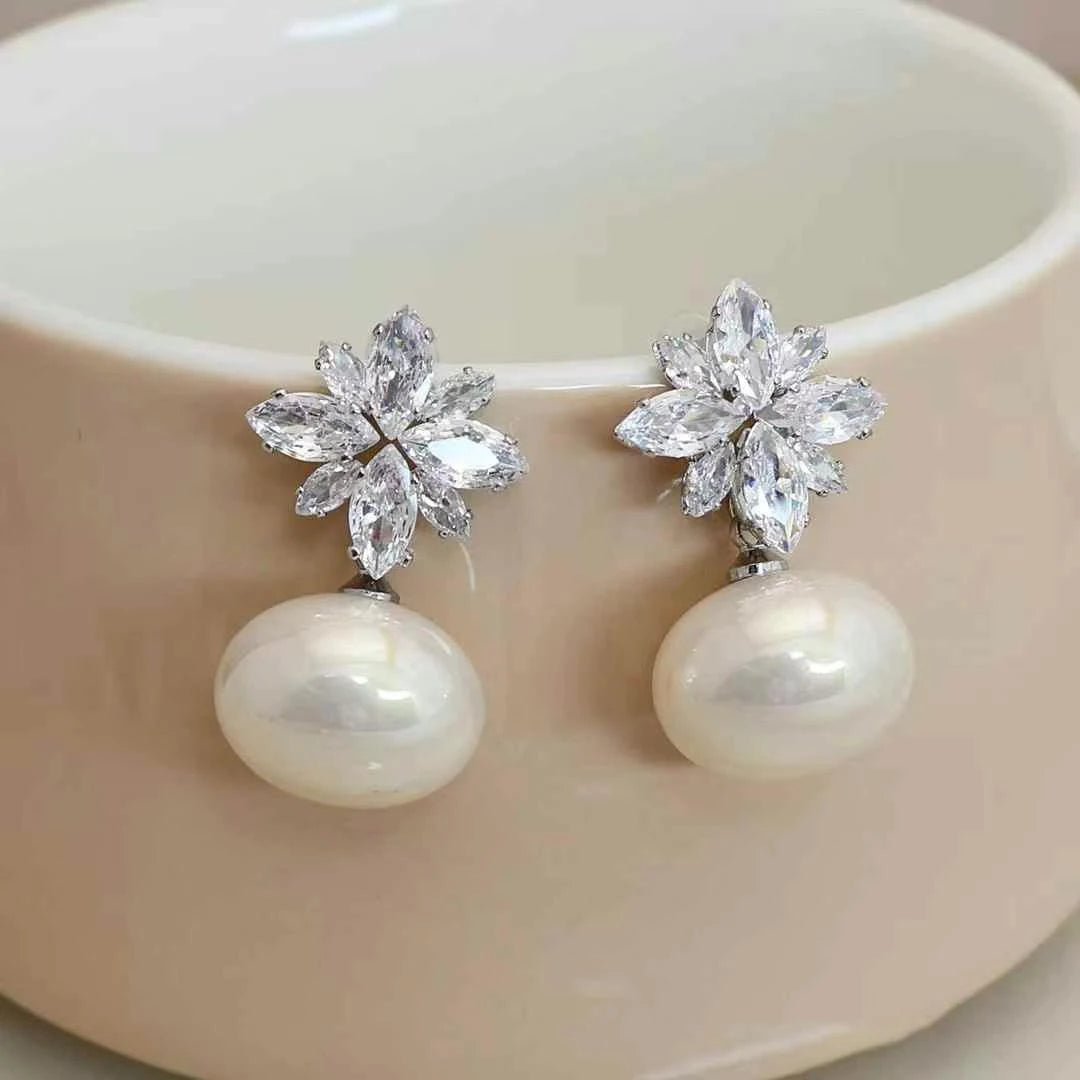 Women Imitation Pearl Flower Decorative Drop Earring Luxurious Dainty Trendy High Quality Bulk Jewelry Accessories for Office