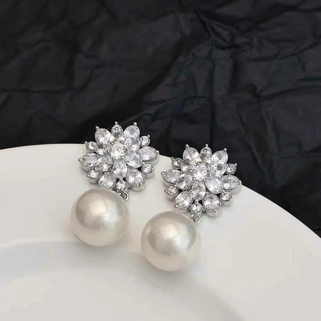 Ladies Latest Imitation Pearl Rhinestone Small Drop Earring Trendy Luxurious Glamorous Wholesale Jewelry Accessories for Office