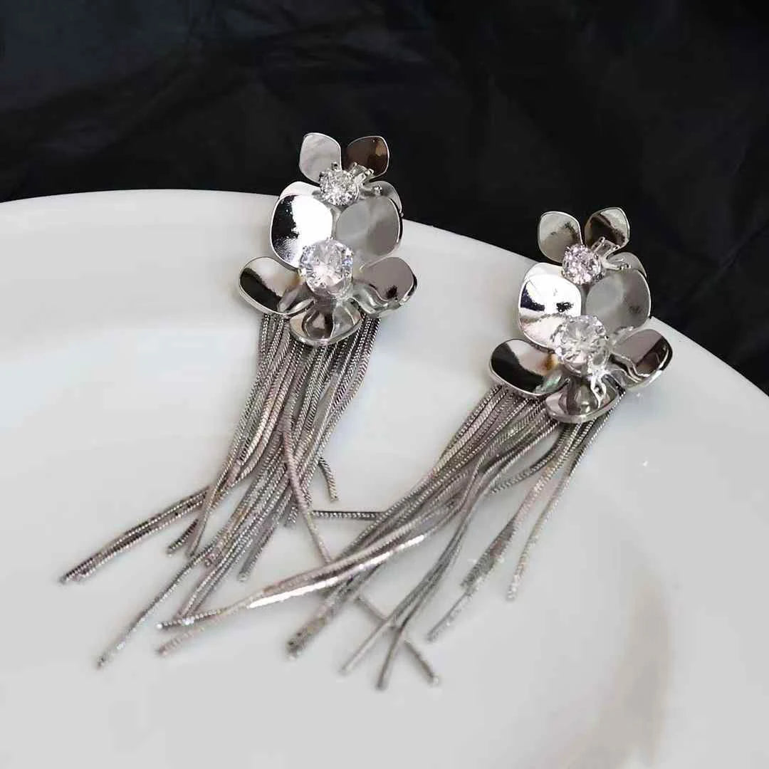 Ladies Wheat Spike-shaped Mental Tassel Decorative Medium Drop Earring Fashion Chic Glitter Sequined Bulk Jewelry Accessories