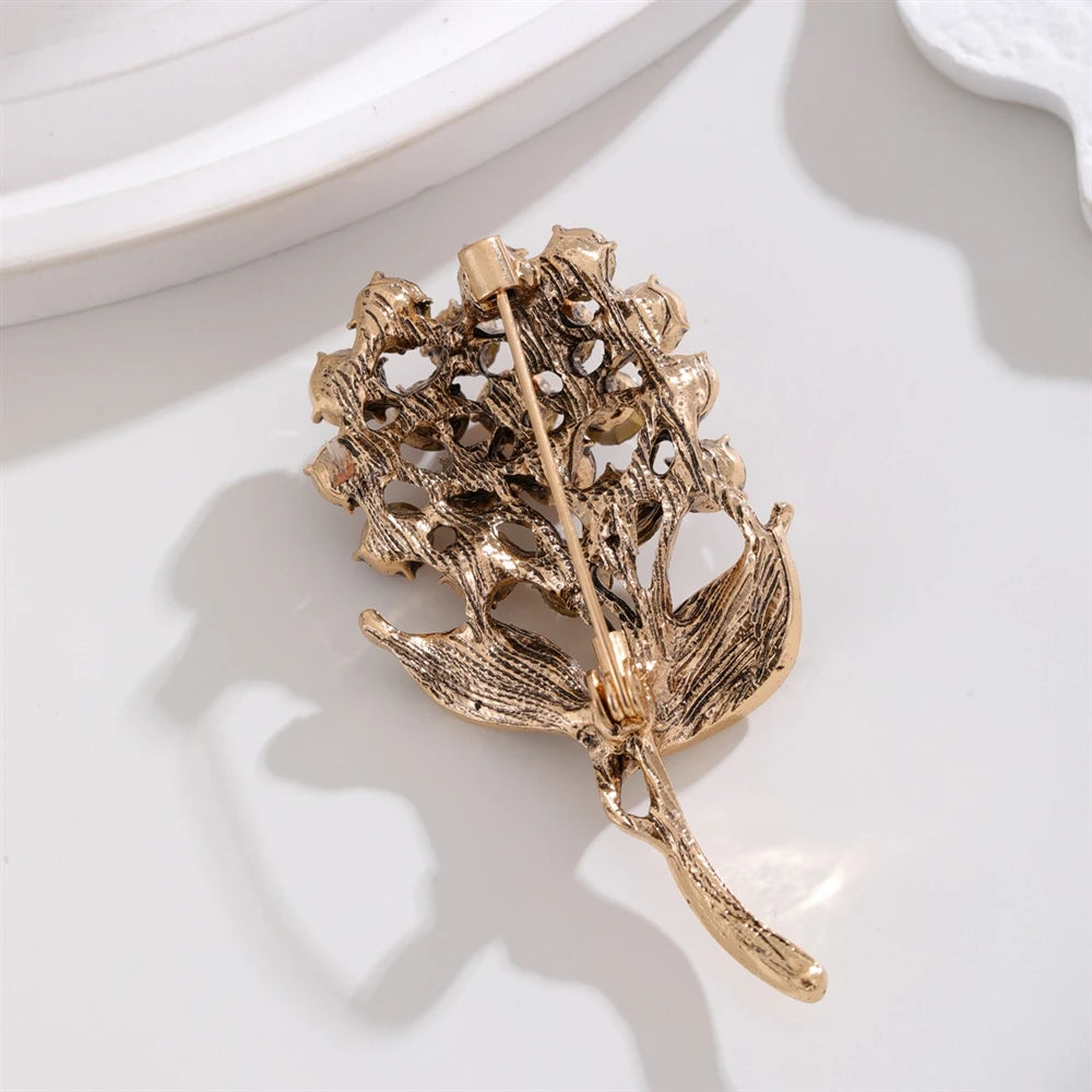 Fashion Flowers Glitter Rhinestone Sparkle Brooches for Girls Sweet Elegant Luxury Jewelry for Women Ladies Accessories Chic