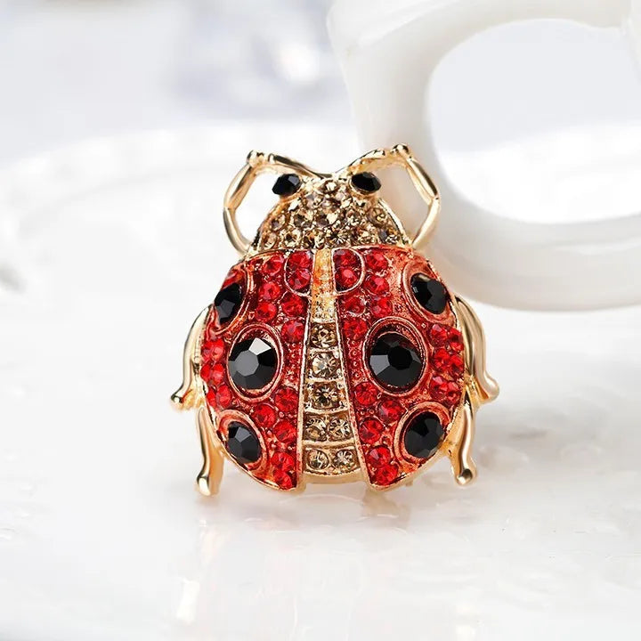 Fashion Animals Beetle Sweet Cute Brooches for Girls Stylish Trendy Pins Jewelry for Women Ladies Accessories Wholesale Kawaii