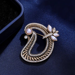 Fashion Sweet Letter Trendy Brooches for Girls Stylish Glamorous Charms Glitter Flower Pins Jewelry for Women Ladies Accessories