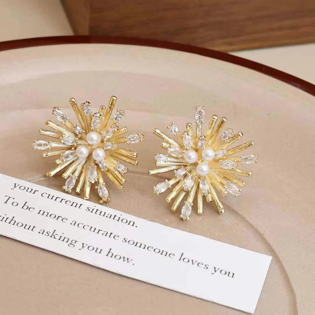 Female Hot Sale New Design Flower Shape Small Stud Earring Trendy Glitter Fashion Elegant Bulk Order Causal Jewelry Accessories