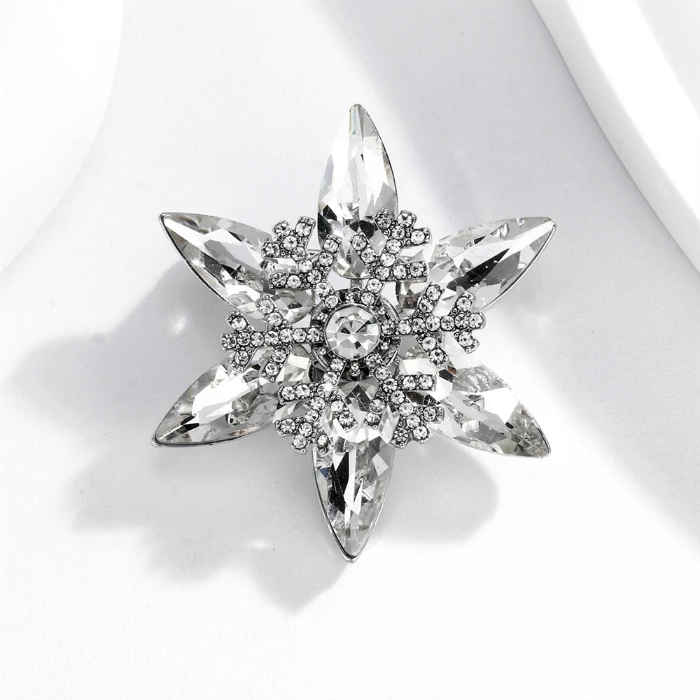 Fashion Glitter Snow Flake Sparkle Trendy Brooches for Girls Pins Glamorous Winter Jewelry for Women Ladies Accessory Wholesale