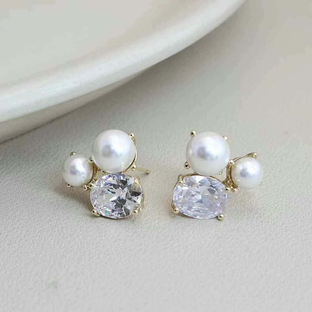 Elegant Fashion Imitation Pearl Graceful Stud Earrings for Girls Sweet Glitter Jewelry for Women Ladies Accessories Wholesale