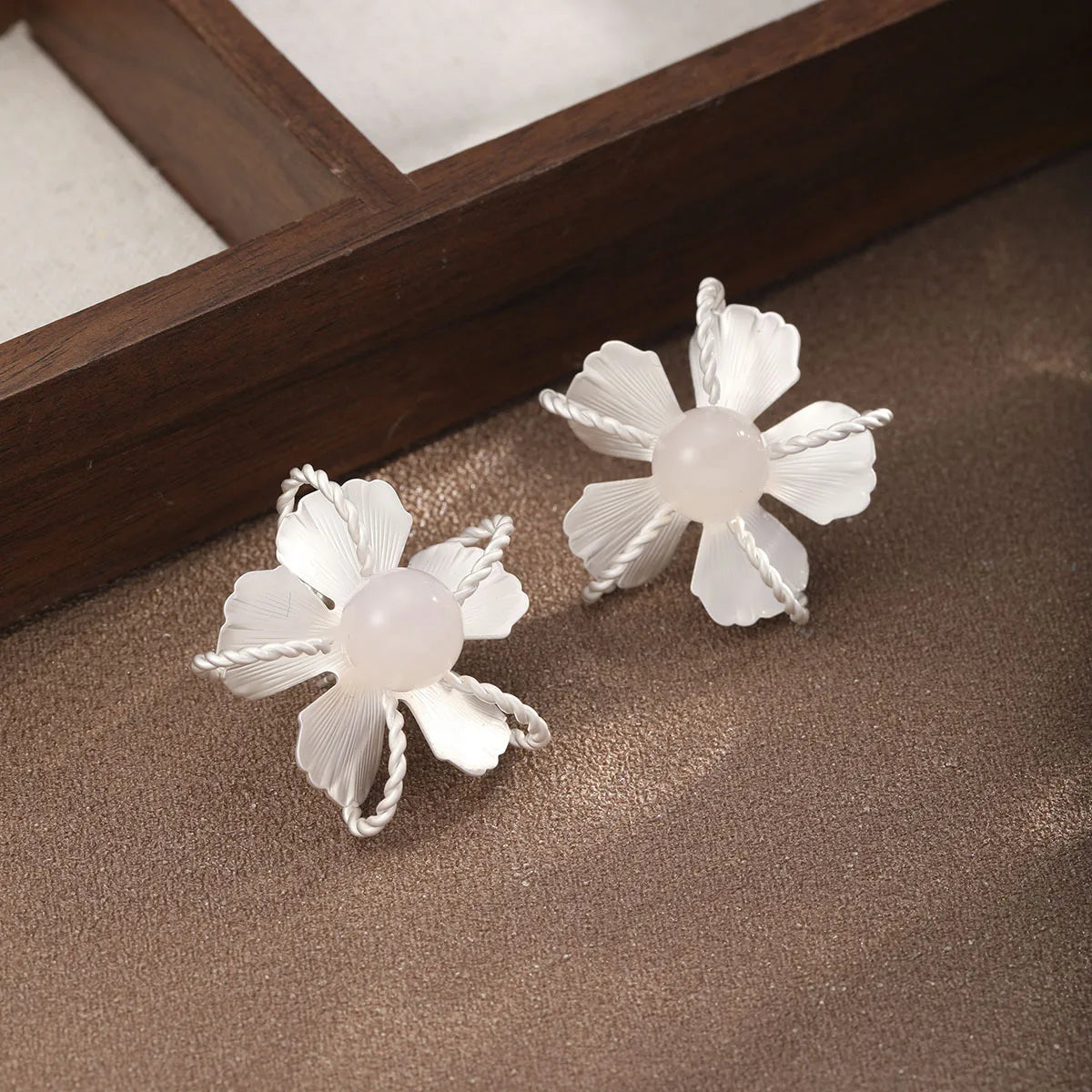 Fashion Trendy Bold Flower Vintage Stud Earrings for Girls Sweet Jewelry for Women Ladies Wholesale China Manufacturer Bulk