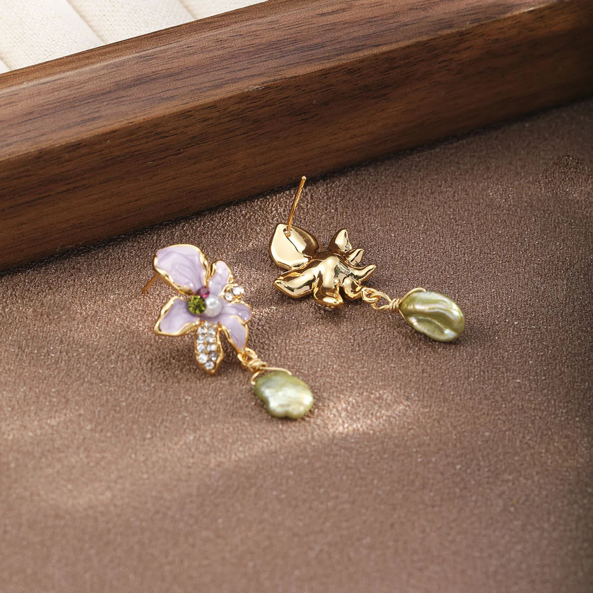 Fashion Freshwater Pearl Crystal Flower Drop Earrings for Girls Jewelry for Women Ladies Wholesale China Manufacturer Sweet