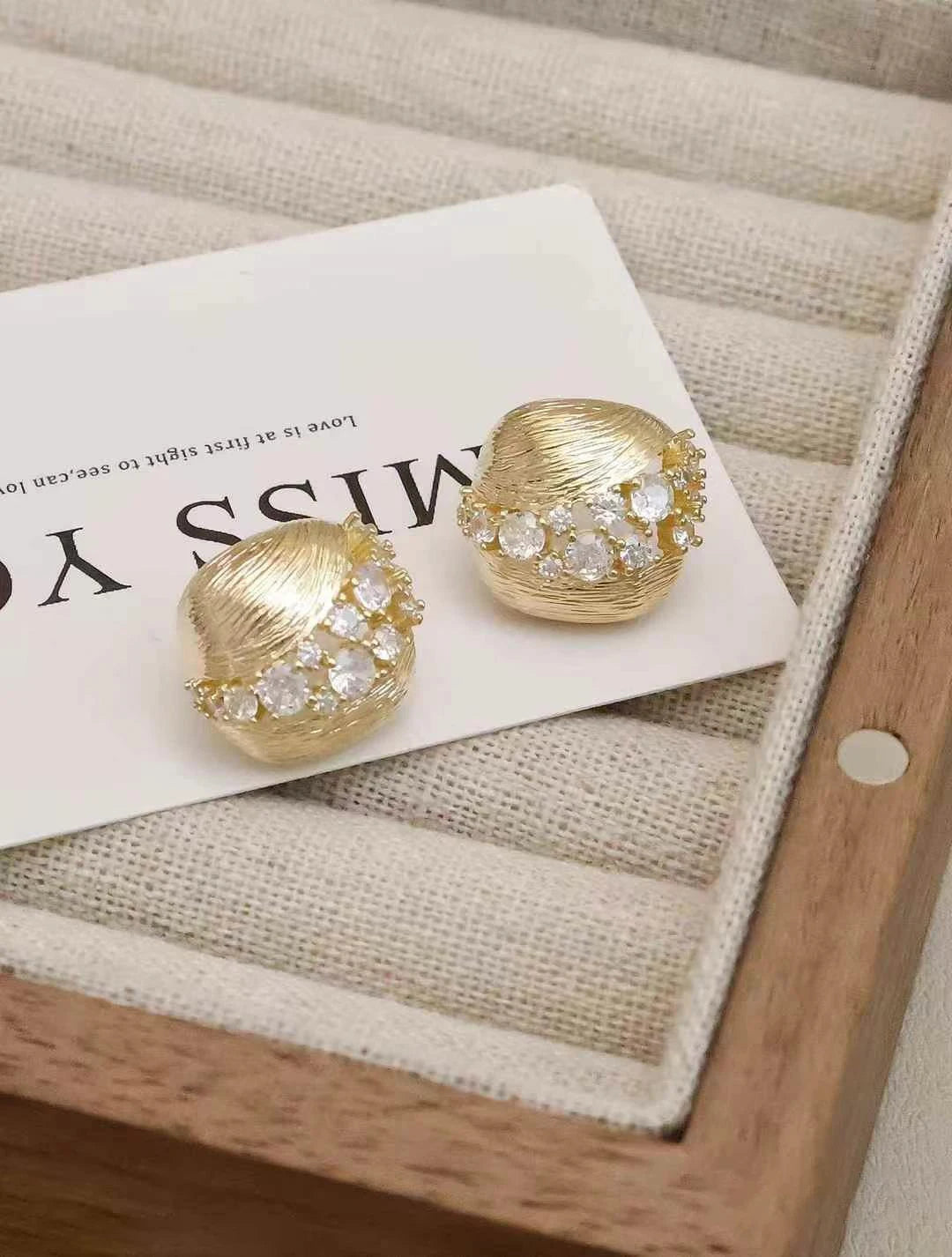 Ladies Hot Sale Flower Small Rhinestone Stud Earring Glitter Elegant Graceful Fashion Wholesale Jewelry Accessories for Causal