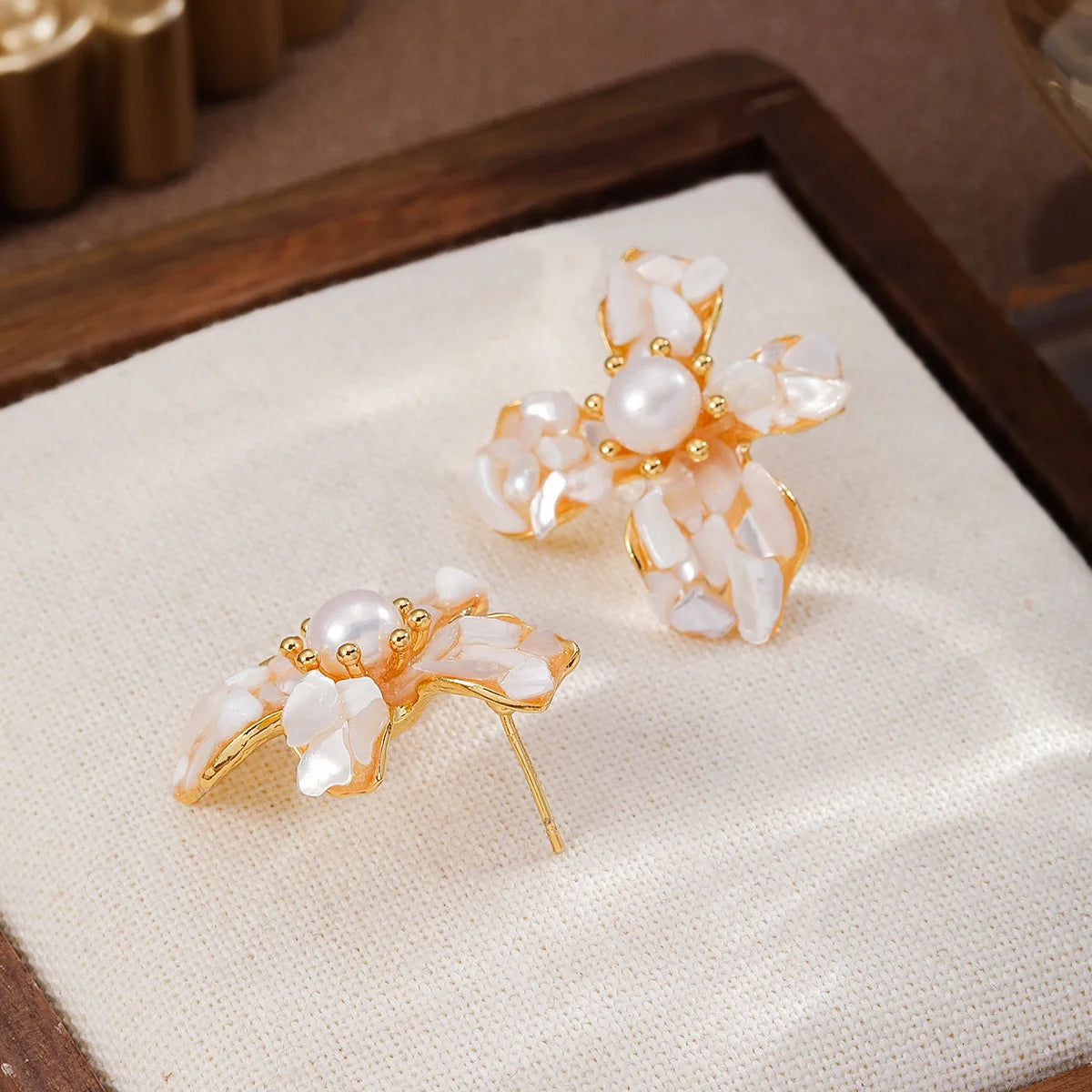 Fashion Flower Pearl Abalone Shell Dainty Stud Earrings for Girls Elegant Jewelry for Women Ladies Wholesale Bulk China Factory