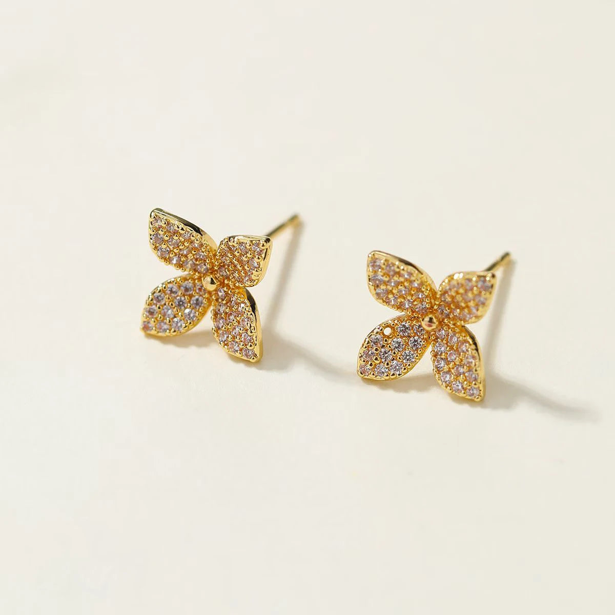 Fashion Sweet Animals Cute Cat Kitty Butterfly Stud Earrings for Girls Apple Fruits Jewelry for Women Ladies Accessories Chic