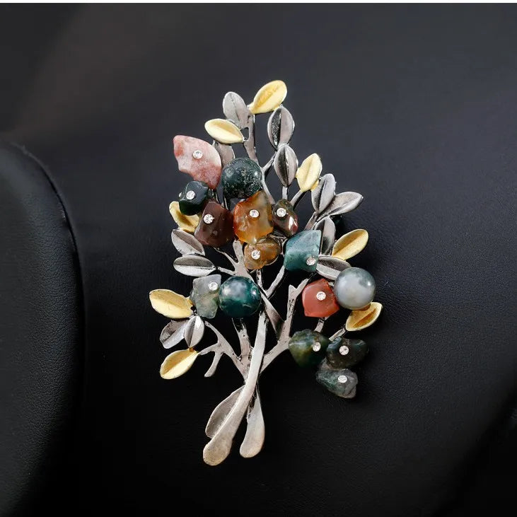Fashionable Glitter Sweet Christmas Trendy Brooches for Girls Dainty Glamorous Fine Pins Jewelry for Women Ladies Accessories