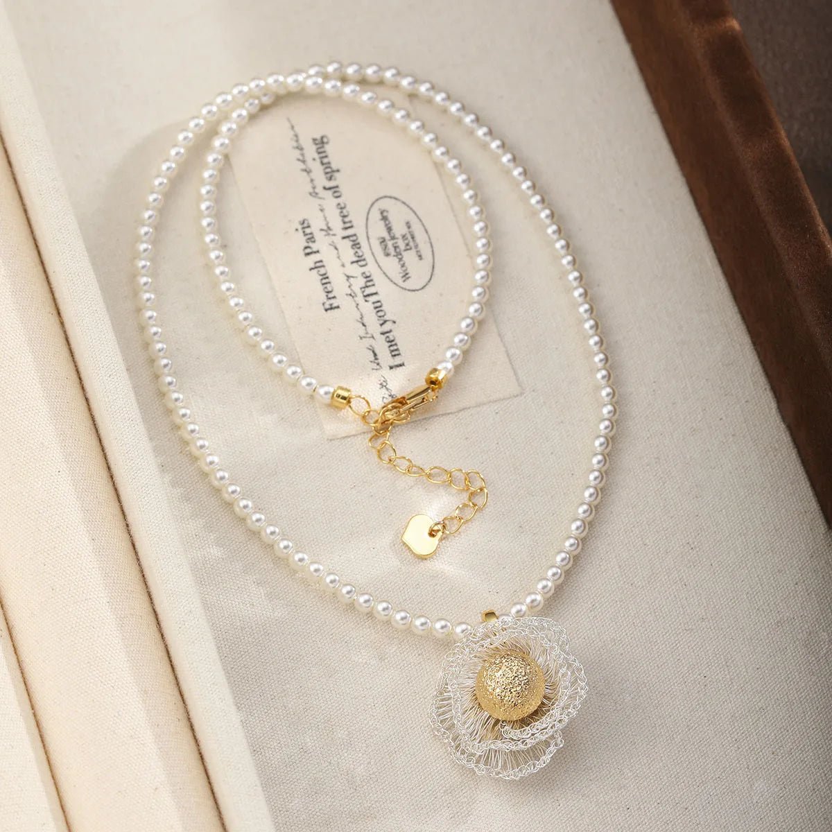 Fashion Glass Pearl Copper Wire Alloy Flower Necklaces for Girls Sweet Jewelry for Women Ladies Wholesale China Manufacturer
