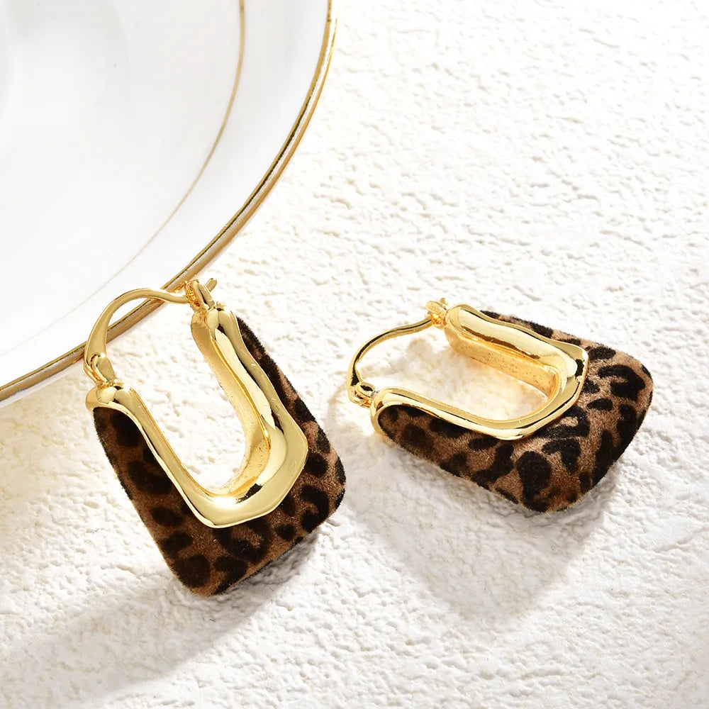 Women's Trendy Vintage Earrings U-shaped Style Velvet Leopard Print Earrings Elegant Personalized Fashionable Earrings Wholesale