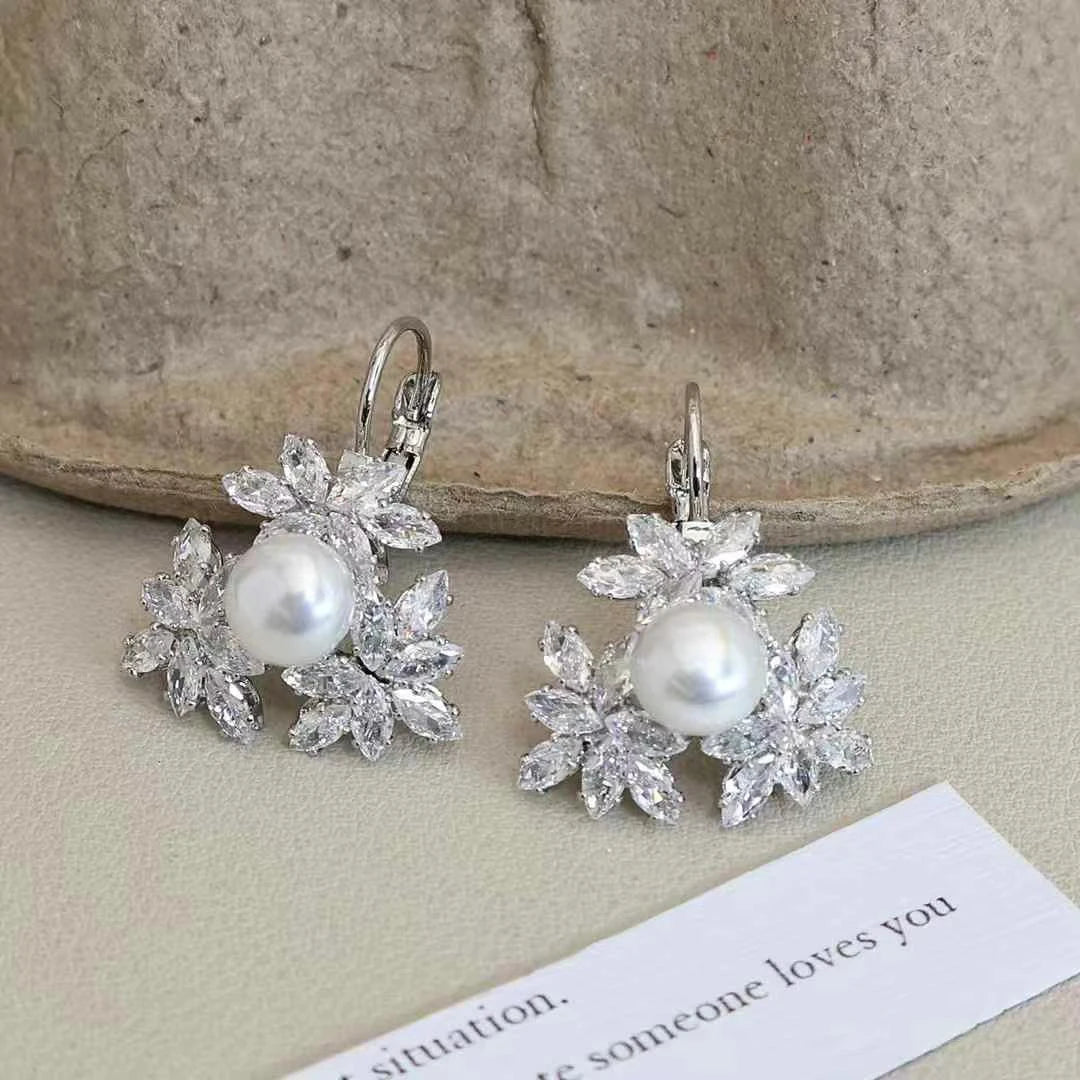 Fashion Elegant Imitation Pearl Flower Drop Earrings for Girls Sweet Luxury Jewelry for Women Accessories Chinese Supplier