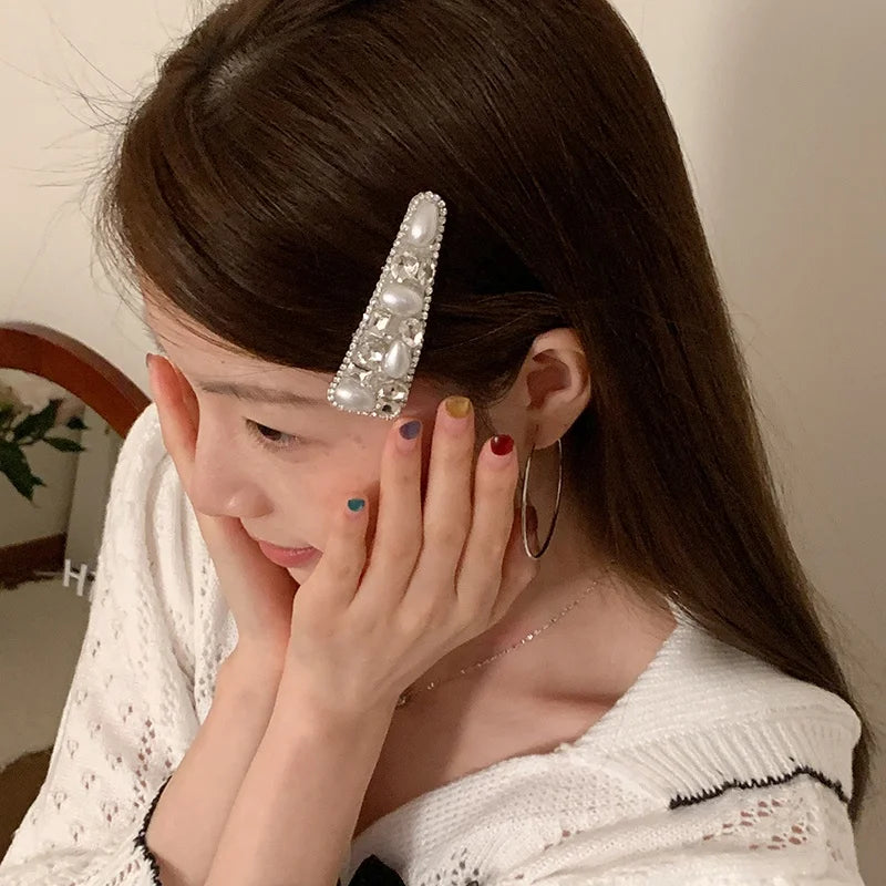Women Imitation Pearl Triangle Hair Clips Fashion Sparking Glitter Chic Customized in Stock Hairpins Accessories for Causal