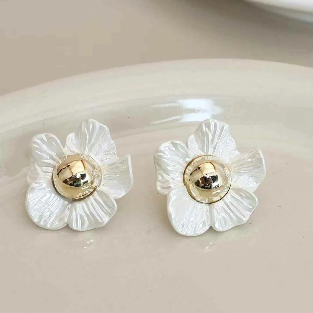 Female Flower Shape Small Stud Earring Fashion Luxurious Dainty Affordable Bulk Jewelry Accessories for Women Daily Causal Use