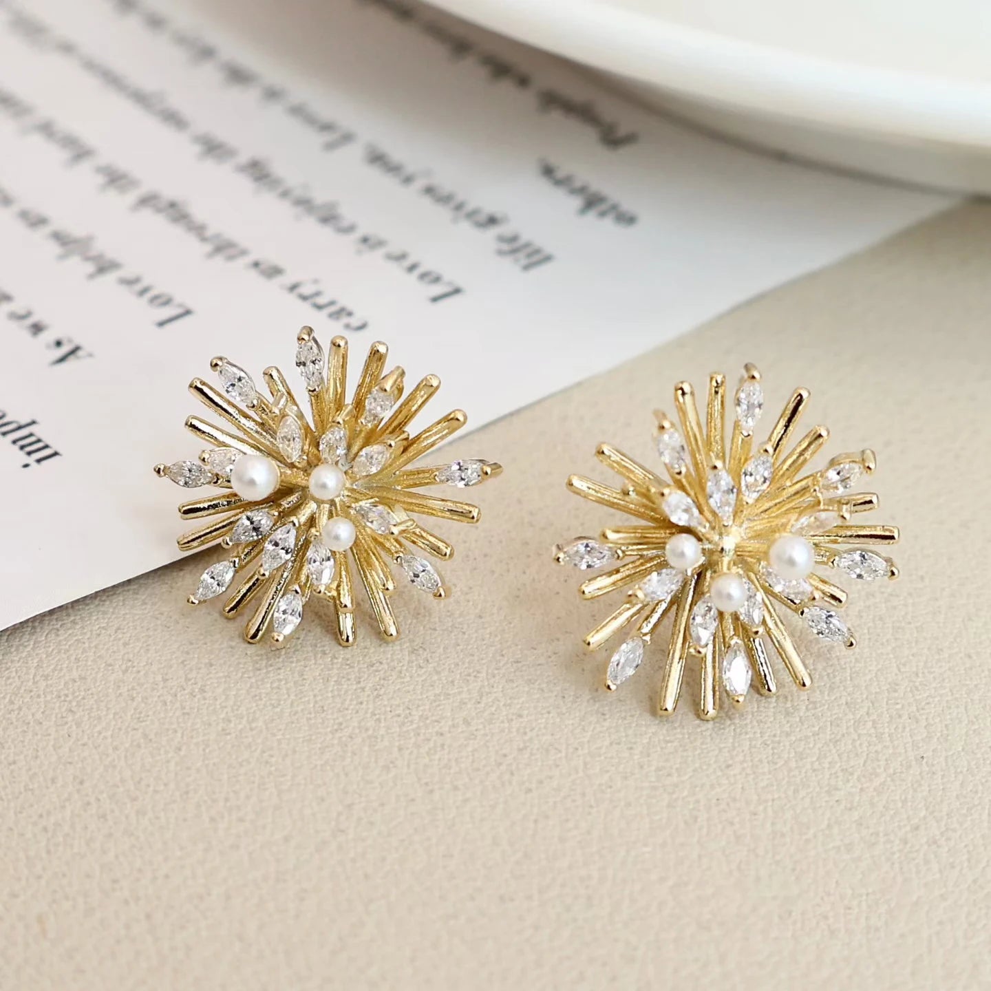 Female Hot Sale New Design Flower Shape Small Stud Earring Trendy Glitter Fashion Elegant Bulk Order Causal Jewelry Accessories