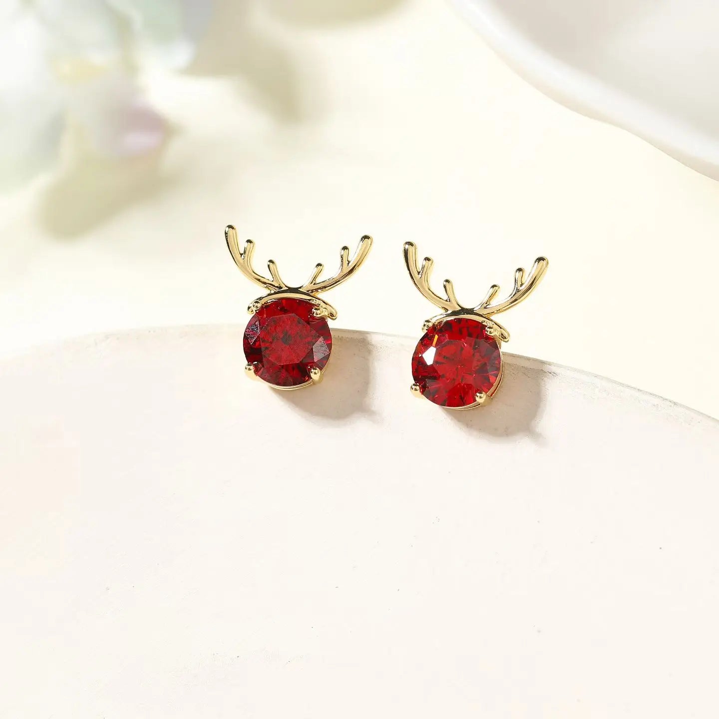 Women Red Deer Ear Heart Mini Small Stud Earring Fashion Glitter High Quality Simple Cute Jewelry Accessories for Ladies Causal