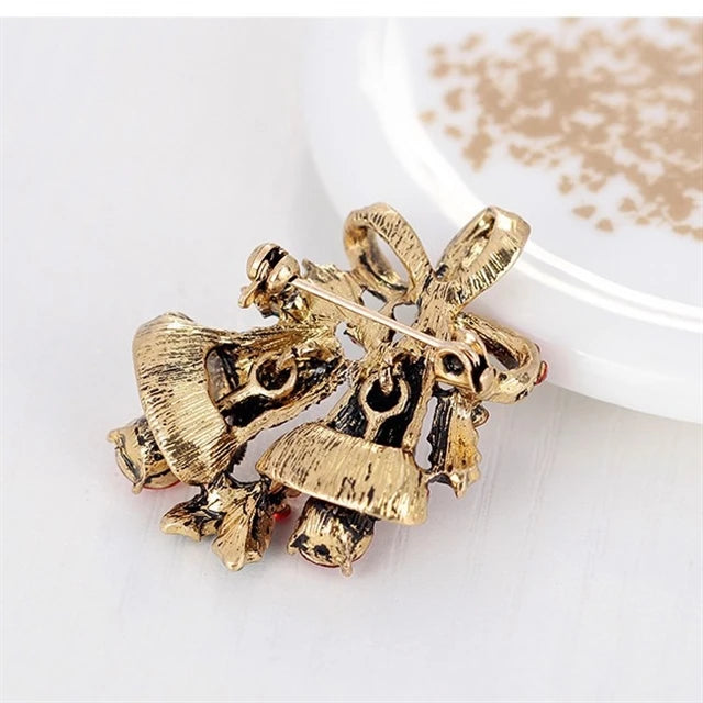 Fashion Christmas Sweet Glitter Cute Brooches for Girls Trendy Stylish Sparkle Luxury Santa Pins Jewelry for Women Accessories