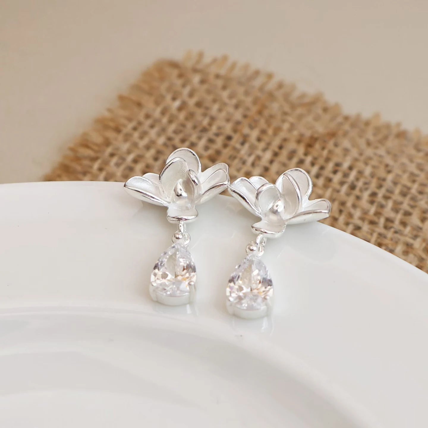 Glitter Stunning Luxury Art Deco Glamorous Drop Earrings for Girls Elegant Rhinestone Sweet Jewelry for Women Ladies Accessories