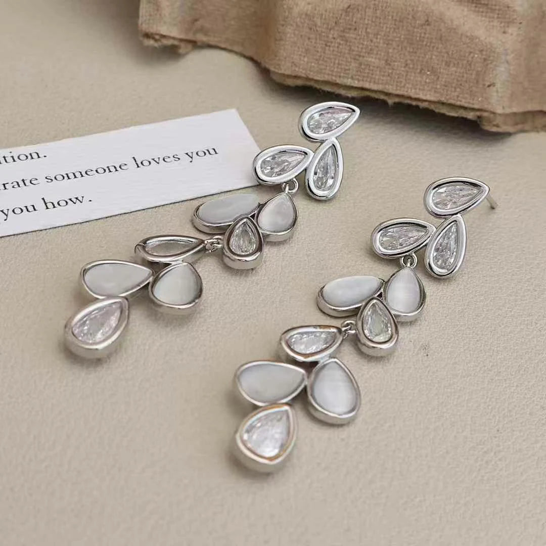Women Hot Sale Tassel Leaf Imitation Pearl Long Drop Earring Fashion Elegant Luxurious Affordable Bulk Daily Jewelry Accessory