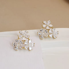 Glitter Flower Imitation Pearl Luxury Stud Earrings for Girls Elegant Simple Glamorous Jewelry for Women Ladies Accessories