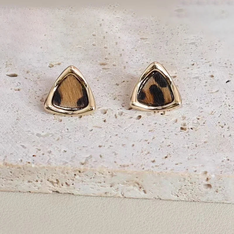 Fashion Classic Leopard Trendy Stud Earrings for Girls Stylish Art Deco Refined Jewelry for Women Ladies Accessories Wholesale
