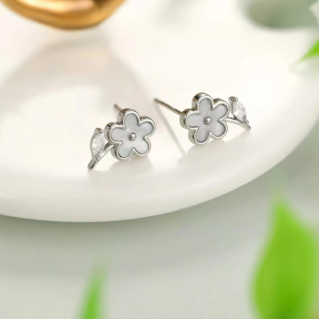 Female New Design Imitation Pearl Small Mini Stud Earring Fashion Glitter Sparking Simple Bulk Jewelry Accessories for Causal
