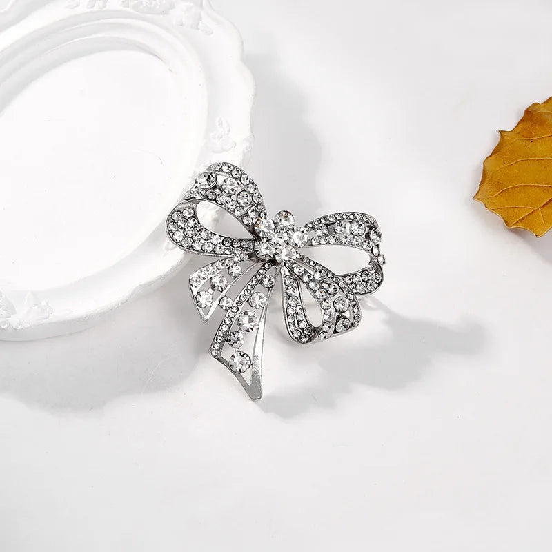 Fashion Bowknot Rhinestone Glitter Trendy Brooches for Girls Sweet Cute Elegant Jewelry for Women Ladies Accessories Wholesale