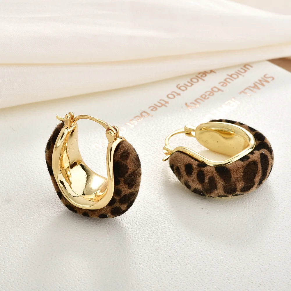 Retro Leopard Print Earrings Flocked U-shaped Wine Red Ear Buckles Trendy High-end Stylish Women Ear Jewelry Bulk Autumn Winter