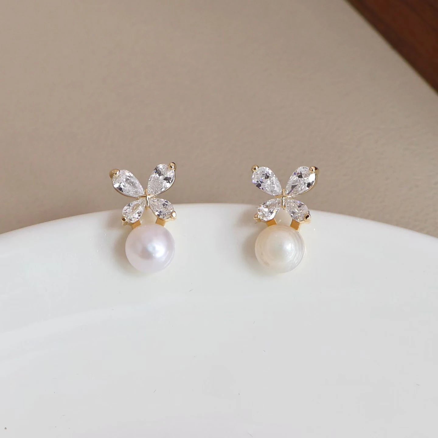 Ladies Hot Sale Imitation Pearl Small Drop Earring Fashion Elegant Charms Luxurious Wholesale Jewelry Accessories for Holiday