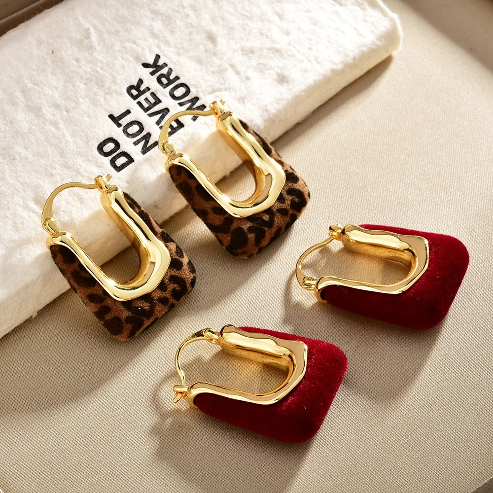 Women's Trendy Vintage Earrings U-shaped Style Velvet Leopard Print Earrings Elegant Personalized Fashionable Earrings Wholesale