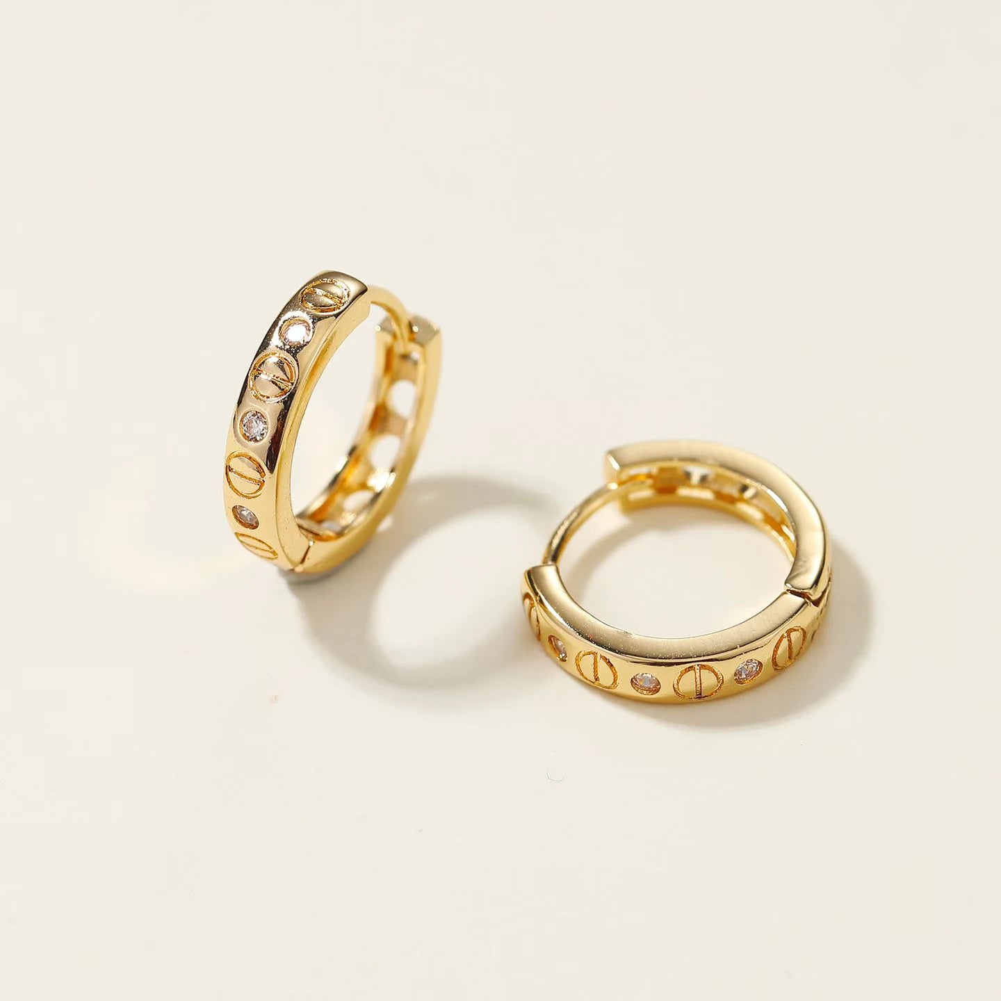 Simple Classic Minimalistic Fashion Trendy Glitter Hoop Earrings for Girls Sweet Elegant Jewelry for Women Ladies Accessories