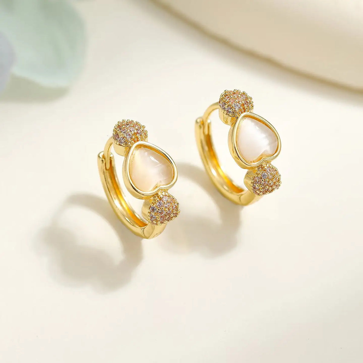 Fashion Simple Heat Shaped Glitter Hoop Earrings for Girls Elegant Dianty Jewelry for Women Ladies Accessories Chinese Supplier