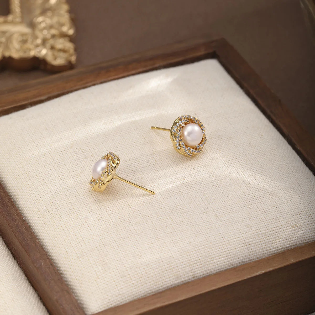Ladies Pearl Zircon 18k Gold-plated Simple Stud Earring Charms Elegant Trendy Factory Price Bulk in Stock Jewelry for Women Use