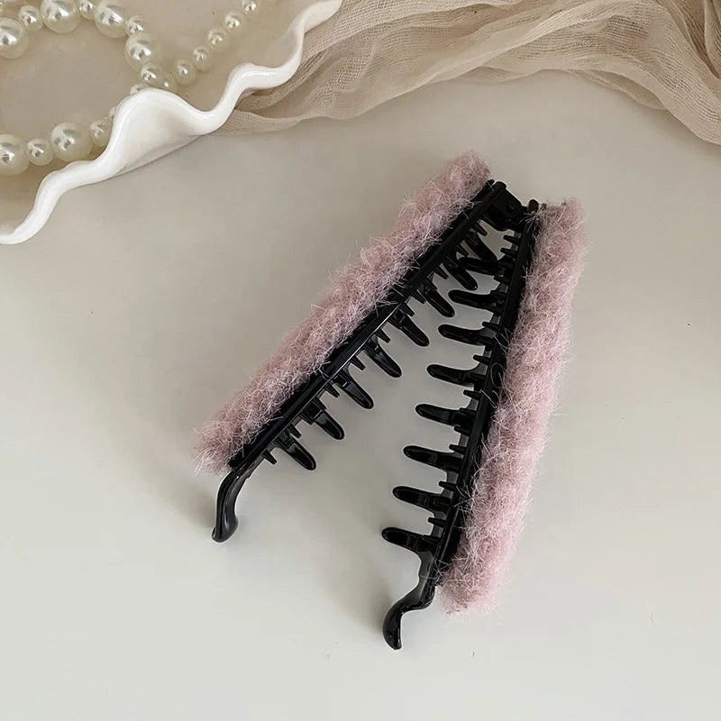 Solid Color Fashion Fluffy Fur Hair Clips for Girls Cute Sweet Elegant Banana Clips for Women Ladies Hair Accessories in Stock