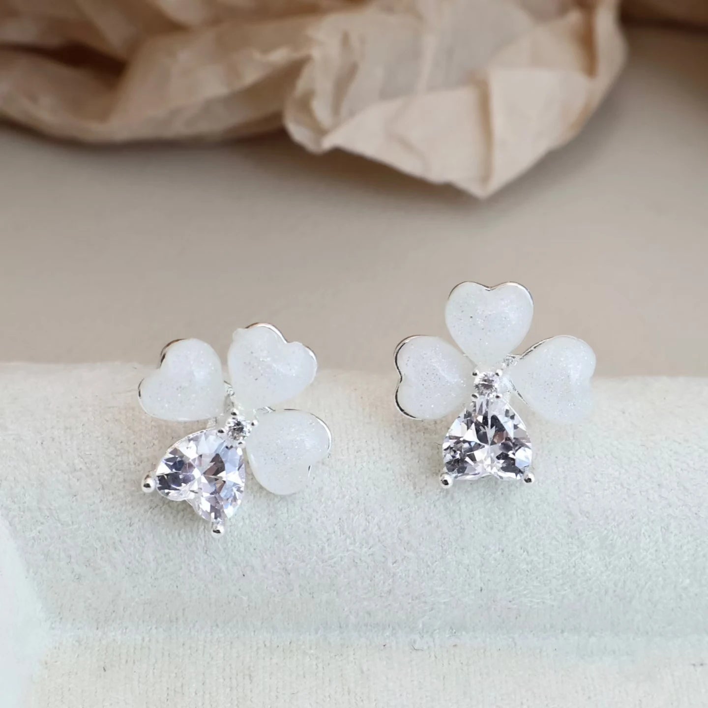 Fashion Glitter Sweet Animals Kitty Cat Stud Earrings for Girls Cute Simple Flower Jewelry for Women Ladies Accessories Chic