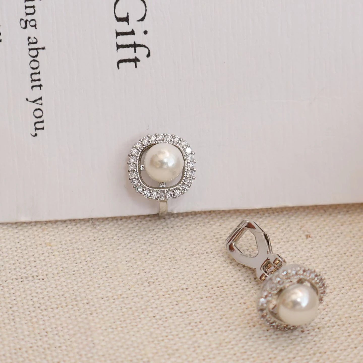 Simple Fashion Minimalistic Imitation Pearl Elegant Luxury Clip on Earrings for Girls Trendy Glitter Jewelry for Women Ladies
