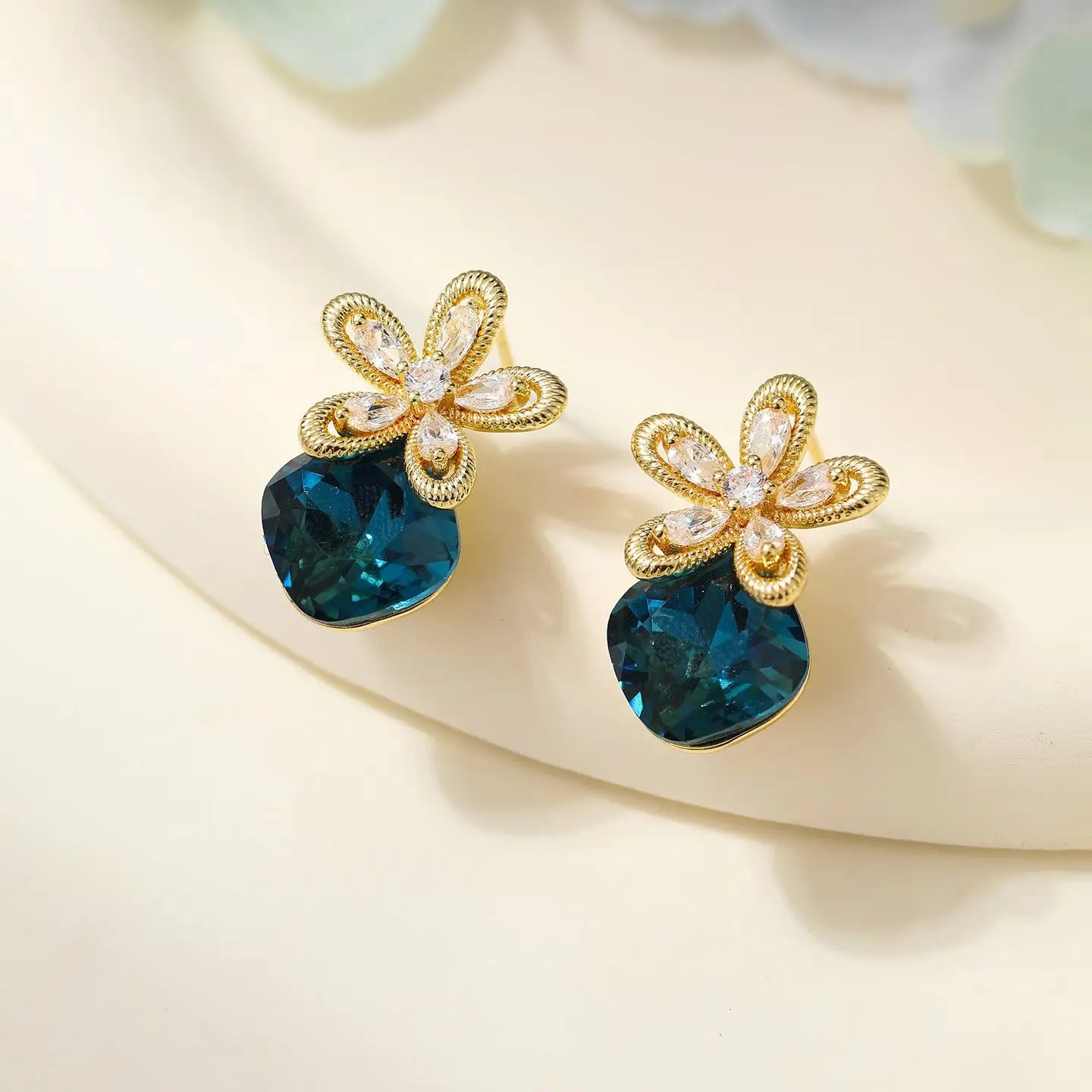Luxury Flowers Floral Dainty Vintage Simple Drdop Earrings for Girls Glamorous Charms Jewelry for Women Ladies Accessories
