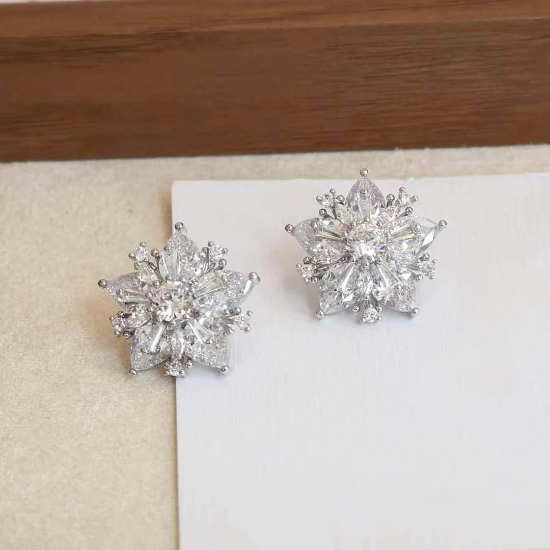 Sweet Snowflake Elegant Fashion Stud Earrings for Girls Fashion Trendy Stylish Jewellry for Women Ladies Accessories Wholesale