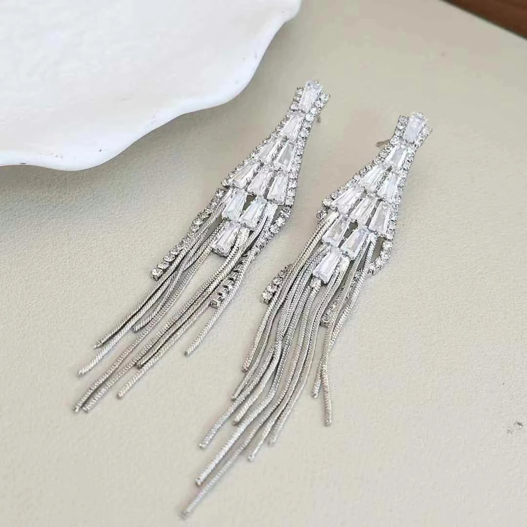 Women Irregular Shape Tassel Design Imitation Pearl Decorative Drop Earring Fashion Glitter Sequined Bulk Jewelry Accessories