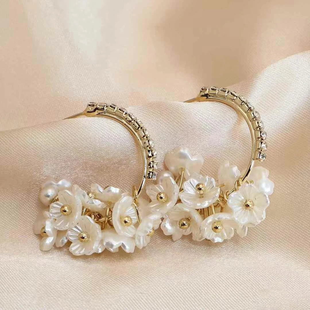 Women Flower Decorative Medium Hoop Earring Fashion Elegant Luxurious Glamorous Trendy Wholesale Jewelry Accessories for Causal