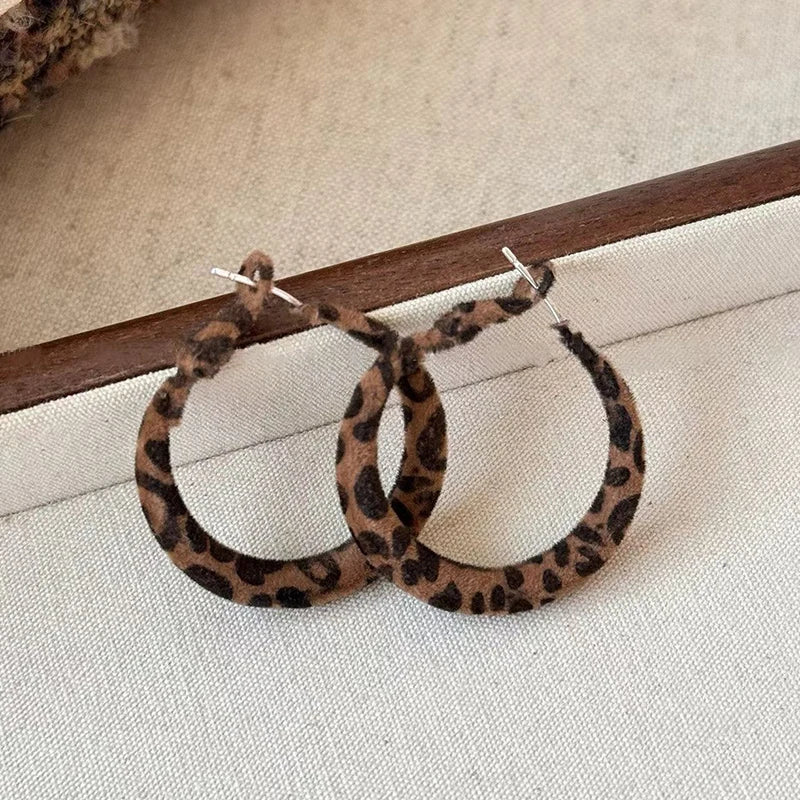 Fashion Lropard Print Autumn Winter Trendy Hoop Earrings for Girls ELegant Simple Jewelry for Women Ladies Accessories Chic