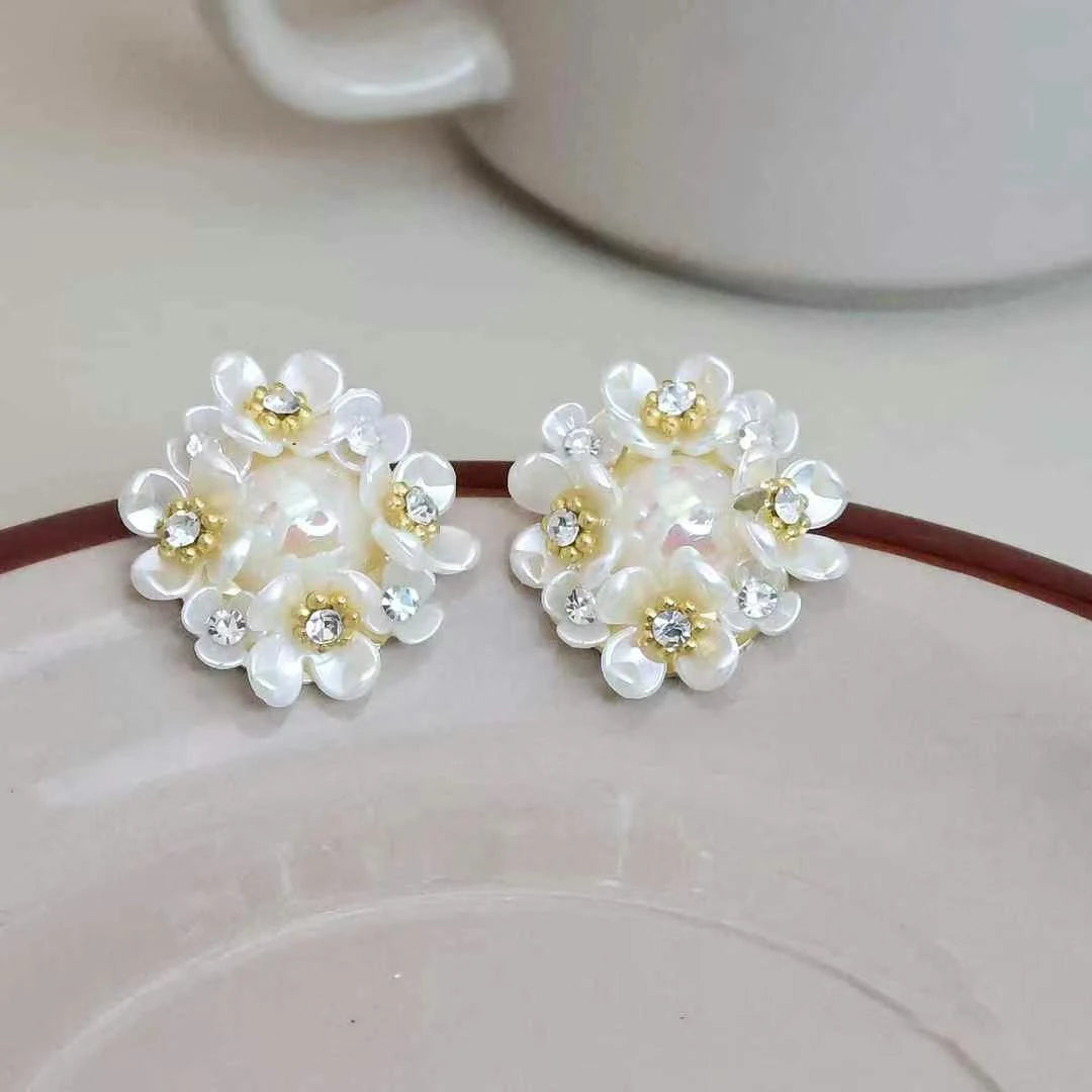 Women Imitation Pearl Minimalistic Flower Bow Shape Small Stud Earring Fashion Elegant Graceful Bulk Causal Jewelry Accessories